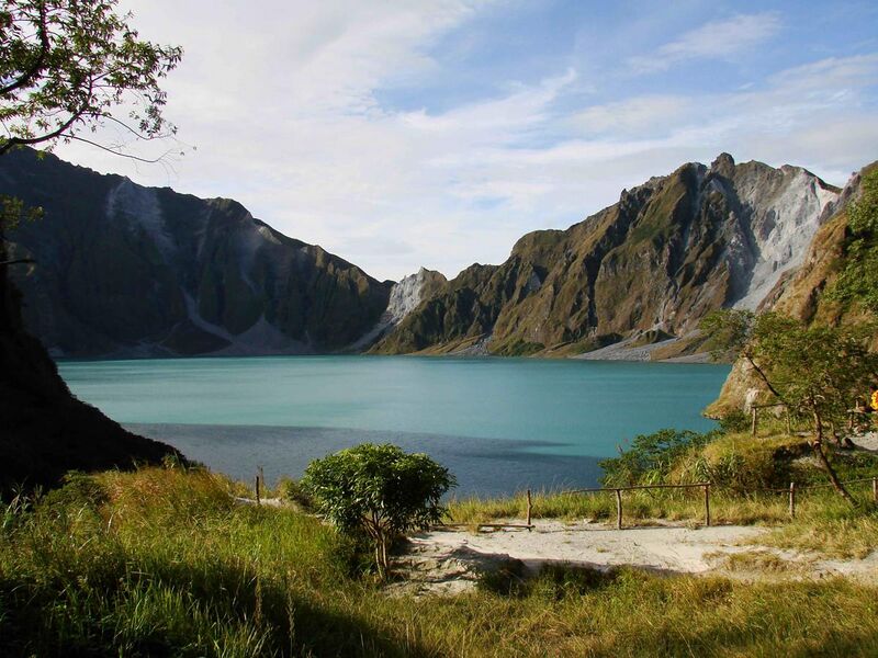 File:Mount Pinatubo 20081229 01.jpg