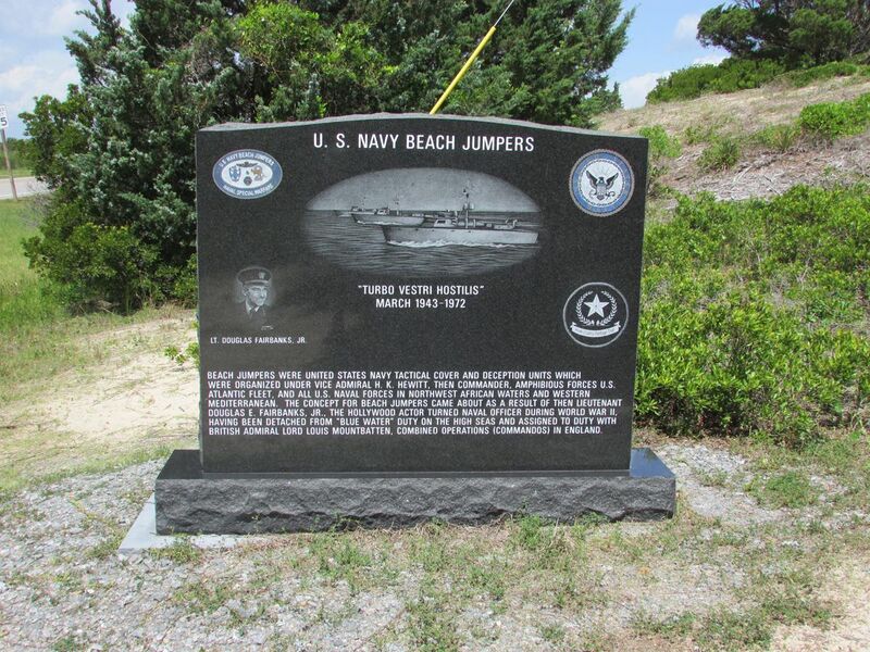 File:U.S. Navy Beach Jumpers monument, Ocracoke Island, image 1.jpg