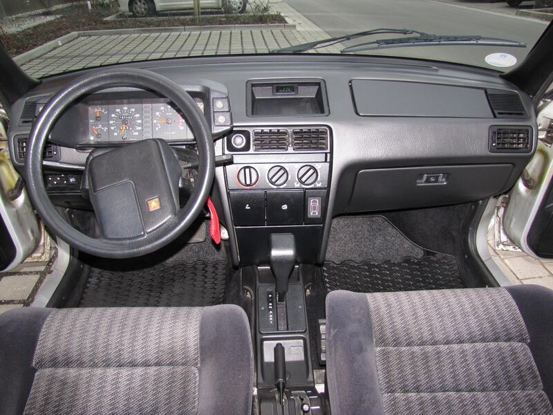 File:BX 19 GTi Cockpit.JPG