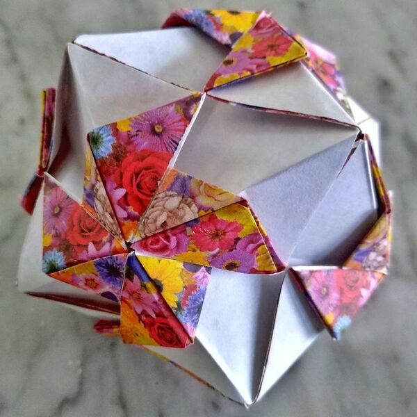 File:Cmglee shuriken kusudama origami.jpg