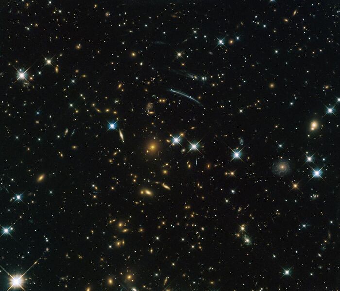 File:Galaxy cluster PLCK G004.5-19.5 A window into the cosmic past.jpg