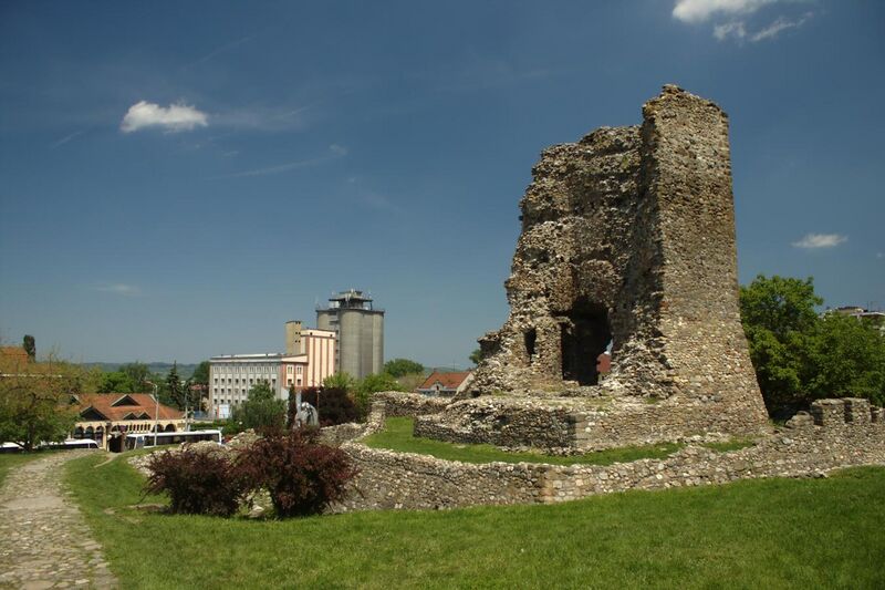 File:Kruševac, hrad.jpg
