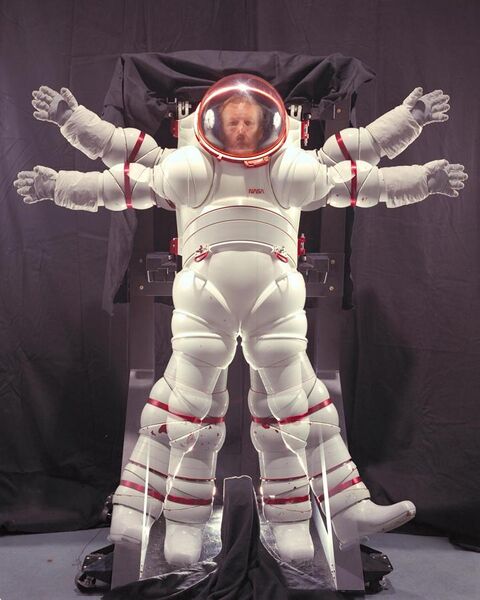 File:NASA Ames-X5 hard space suit.jpg
