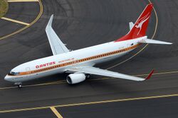 Qantas Boeing 737-800 (VH-XZP) retrojet.jpg