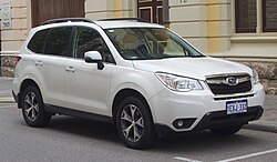 2015 Subaru Forester (MY15) 2.5i Luxury wagon (2018-11-02) 01.jpg