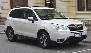 2015 Subaru Forester (MY15) 2.5i Luxury wagon (2018-11-02) 01.jpg