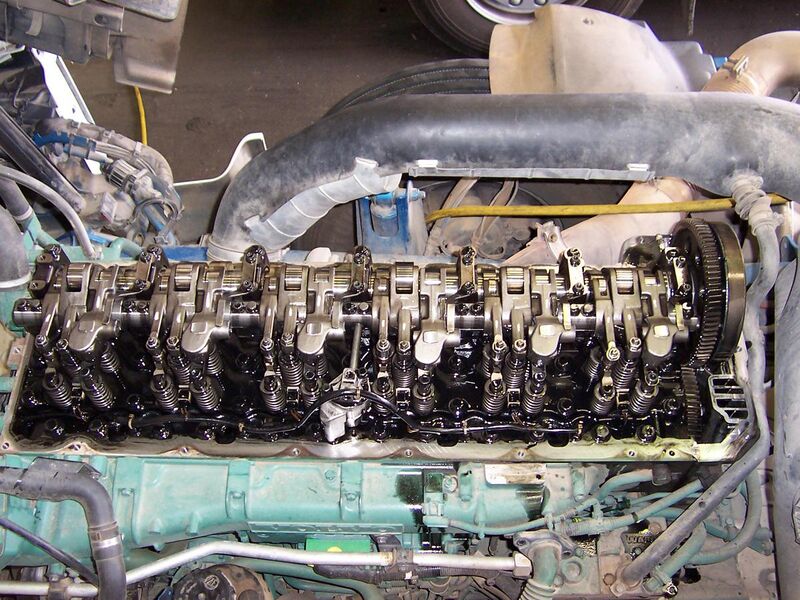 File:Diesel engine valve train.JPG