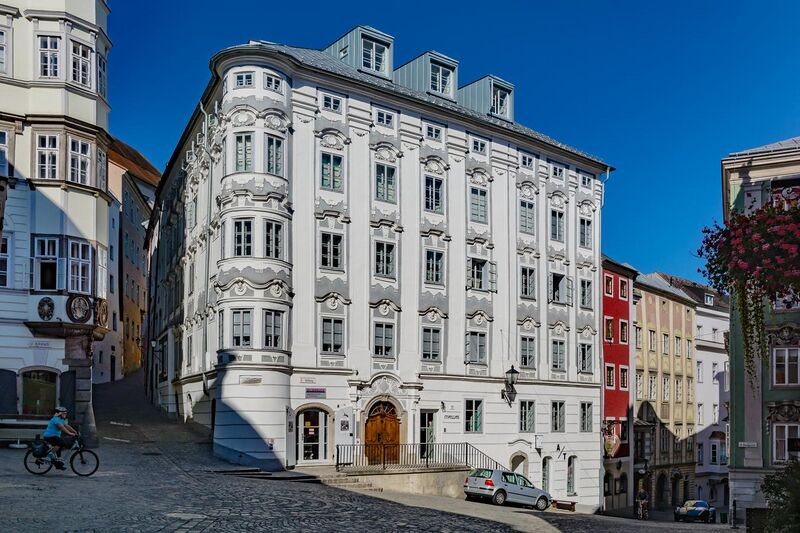 File:Linz Hofberg 10 Apothekerhaus-1644.jpg