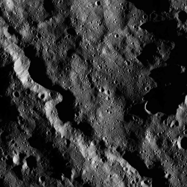 File:PIA20304-Ceres-DwarfPlanet-Dawn-4thMapOrbit-LAMO-image14-20151223.jpg