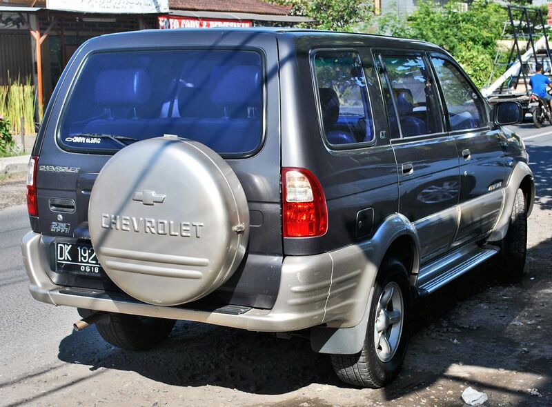 File:Chevrolet Tavera (belakang), Denpasar.jpg