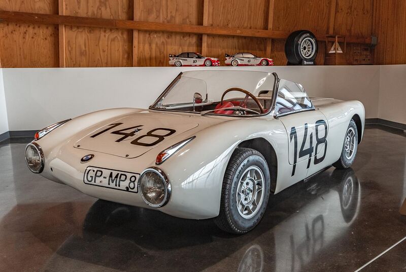File:Front quarter view of a 1962 BMW 700 RS race car at the LeMay America's Car Museum.jpg