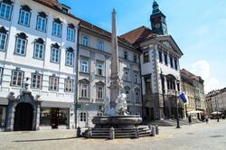Ljubljana Robba fountain (23665322093).jpg