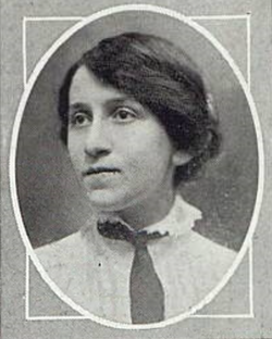 Odette Tchernine 1916.png