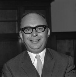 Portret van prof. dr. H. Theil, 1966.jpg
