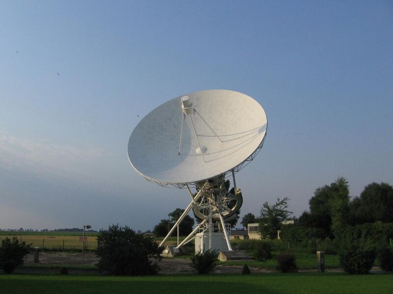 File:Torun 15m radiotelescope.jpg