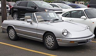 1991 Alfa Romeo Spider Veloce in Argento Silver, front right.jpg