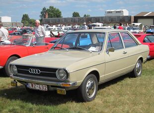 Audi 80L 2-door (ca 1975) B1.JPG