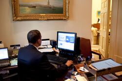 Obama testing the Federal Government IT Dashboard.jpg