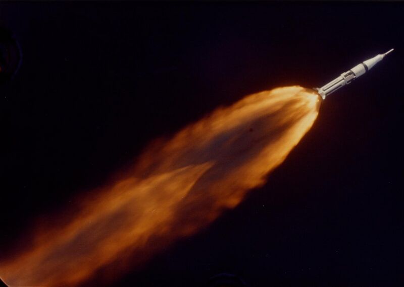 File:Apollo 7 photographed in flight by ALOTS (68-HC-641).jpg