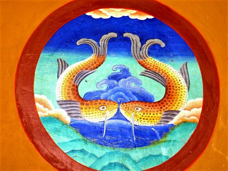 File:Auspicious symbol. Two Golden Fish. Likir Monastry, Ladakh.jpg