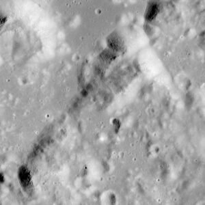 Mons Vitruvius AS17-M-1218.jpg