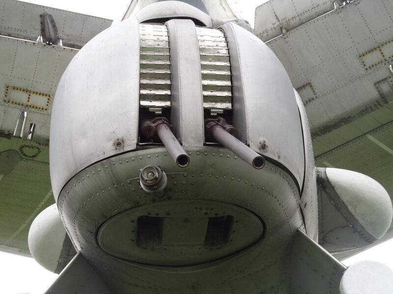 File:Пушки АМ-23 в кормовой оборонительной установке самолёта Ту-142.JPG