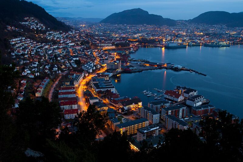 File:Bergen Sandviken, Norway at night.jpg