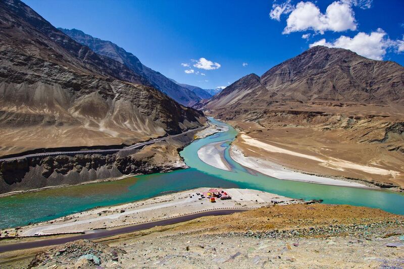 File:Confluence of Zansakr and Indus River.jpg
