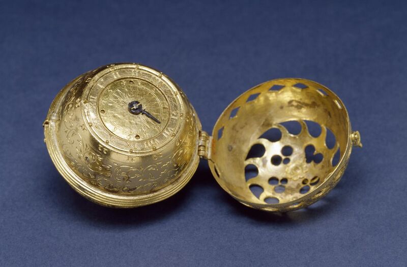 File:German - Spherical Table Watch (Melanchthon's Watch) - Walters 5817 - View C.jpg
