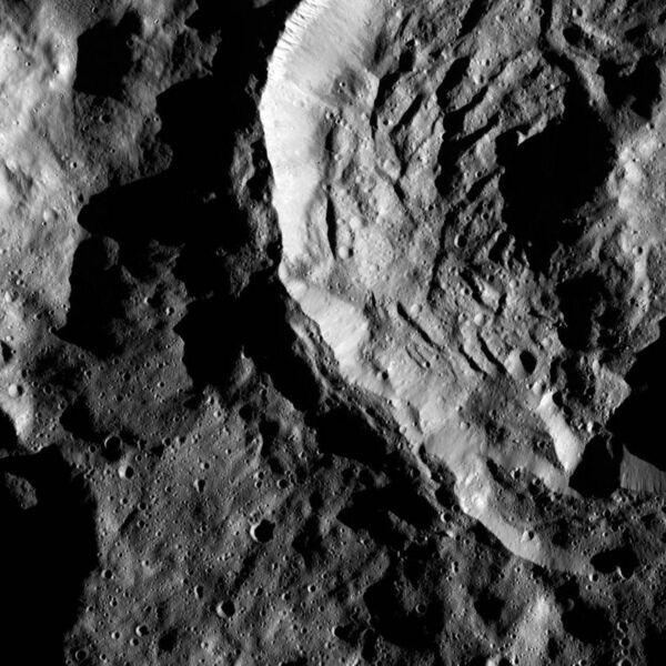 File:PIA20571-Ceres-DwarfPlanet-Dawn-4thMapOrbit-LAMO-image76-20160129.jpg