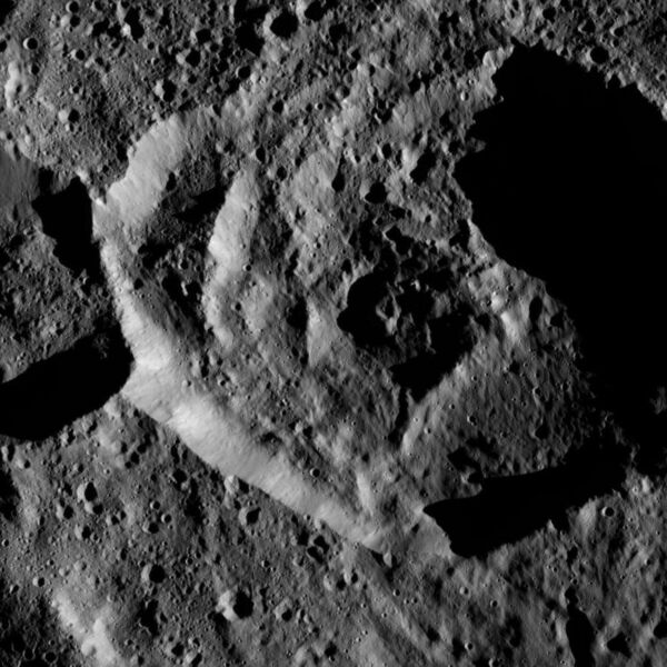 File:PIA20857-Ceres-DwarfPlanet-Dawn-4thMapOrbit-LAMO-image137-20160607.jpg