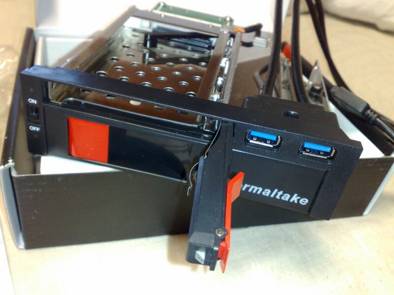 File:Thermaltake dual HDD rack.jpg