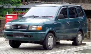 1997 Toyota Kijang 1.8 SSX (Indonesia) front view.jpg