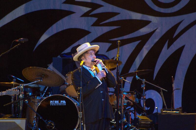 File:Bob Dylan Finsbury Park London 2011.jpg