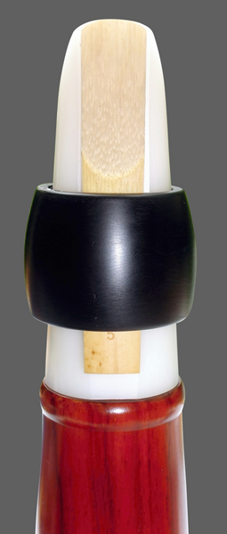 File:Mouthpiece with conical ring ligatur.png
