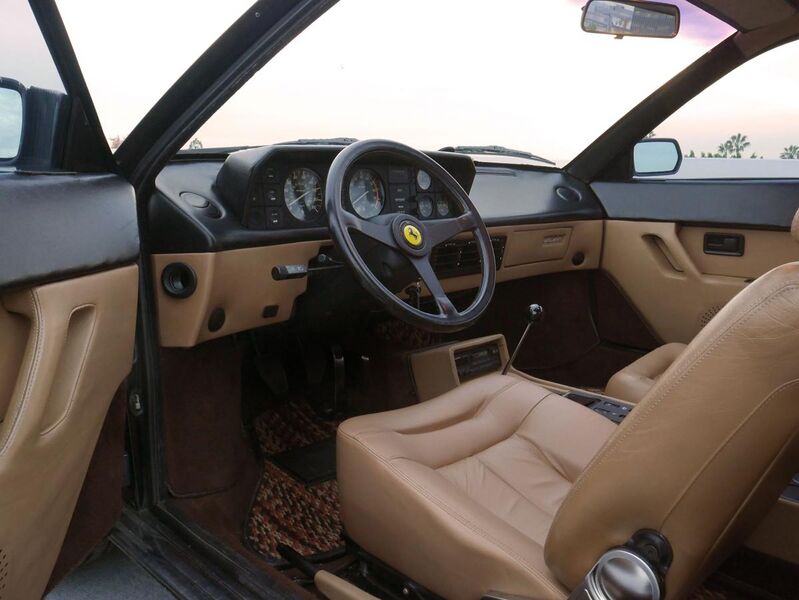 File:1988 Ferrari Mondial interior.jpg