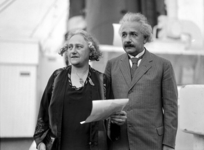 File:Albert Einstein and Elsa Einstein arriving by ship, San Diego, 1930 (cropped).jpg
