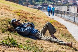 Hombre echando una siesta en San Cristóbal, Cusco, Perú, 2015-07-31, DD 49.JPG