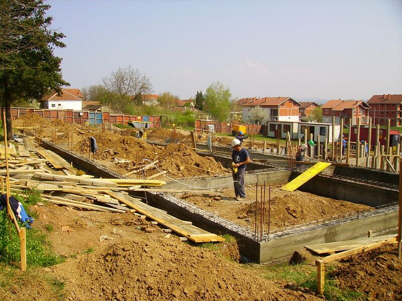 File:Varvarin - Building construction (USACE project).jpg