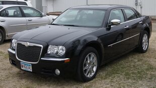 09 Chrysler 300C (8732516716) (cropped).jpg