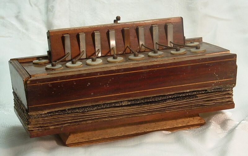 File:8 key accordion.JPG