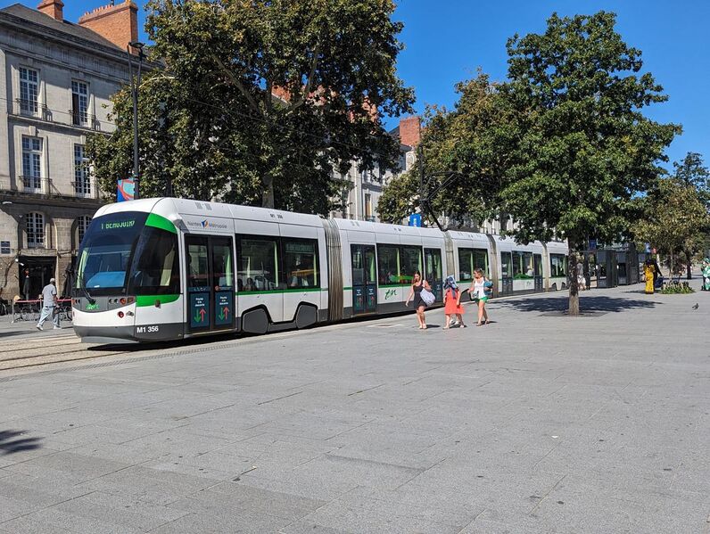 File:A Nantes tram.jpg