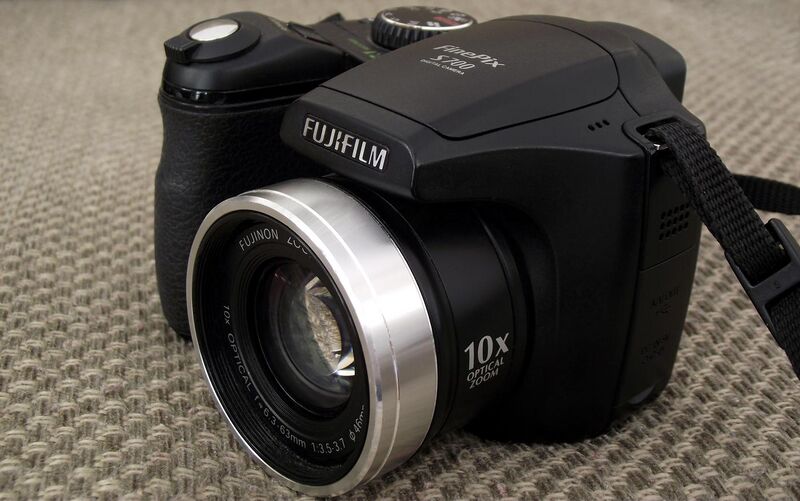 File:Fujifilm FinePix S700.jpg