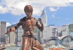 Statue of Bruce Lee in a fighting pose