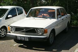1974 Volvo 144 (8940701980).jpg