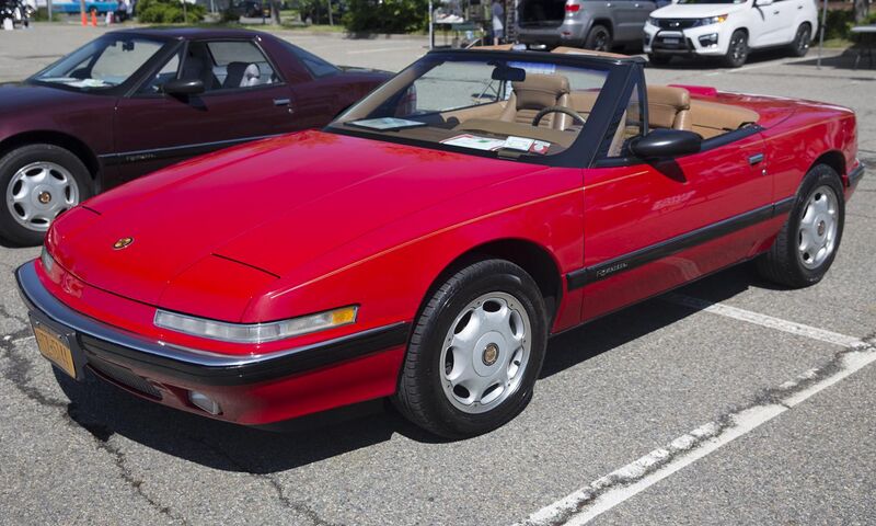 File:1991 Buick Reatta Convertible, Red, front left.jpg