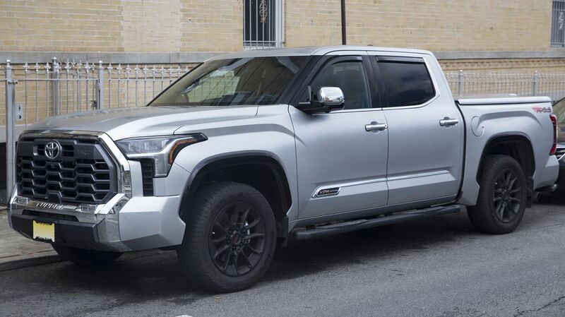 File:2022 Toyota Tundra 1794 Edition TRD Crew Cab 4X4 in Celestial Silver, front left.jpg
