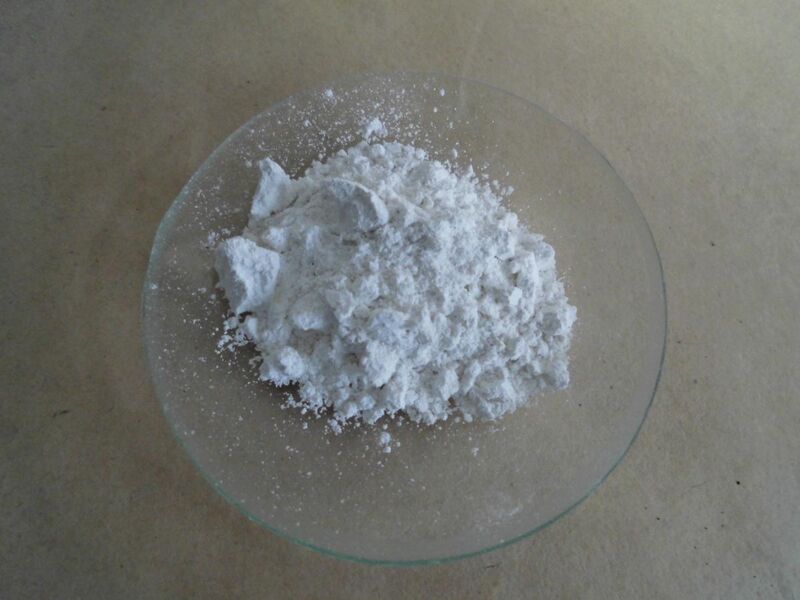 File:Calcium oxide powder.JPG