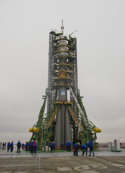 File:Expedition 27 Prepares to Launch.jpg
