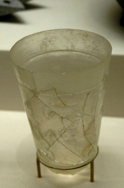 File:Glass beaker MET 40-170-180.jpg